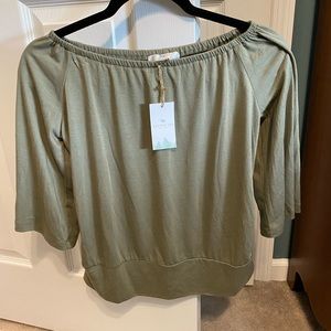 NWT Peyton Bre olive green three-quarter link sleeve top,